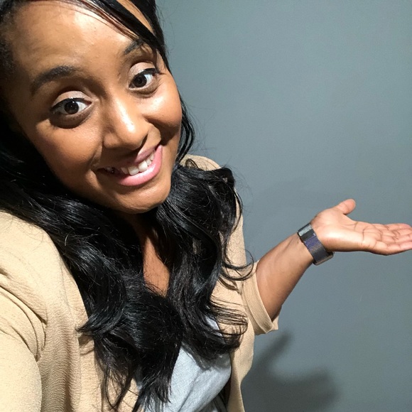 Meet your Posher, Cassandra - Picture 2 of 2